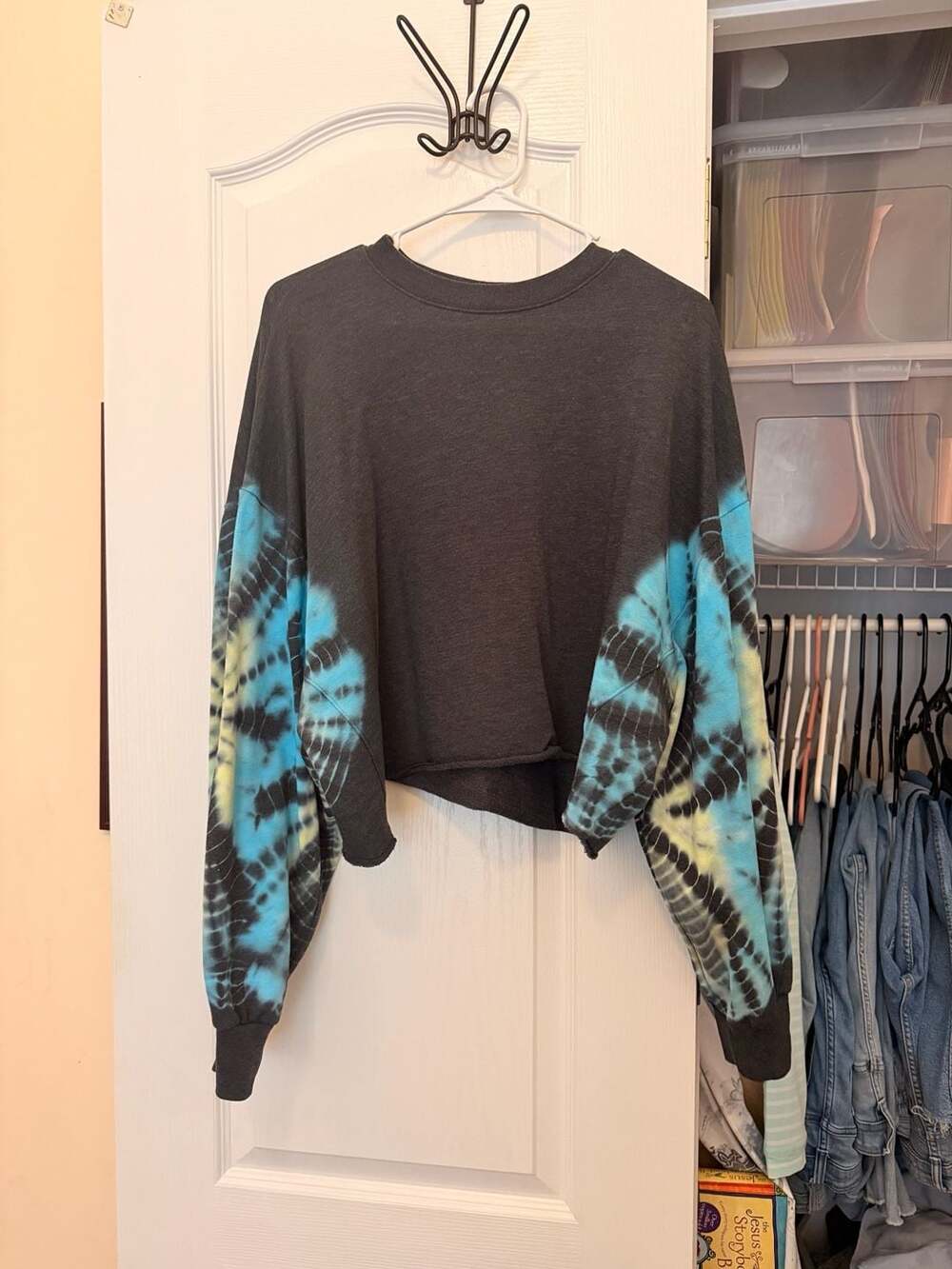 PINK Victoria's Secret Cropped Sweatshirt Size L Black Tie Dye
